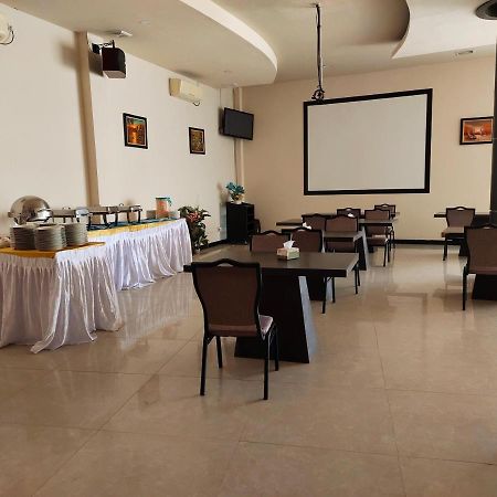 Os Hotel Tanjung Uncang Sagulung Zewnętrze zdjęcie