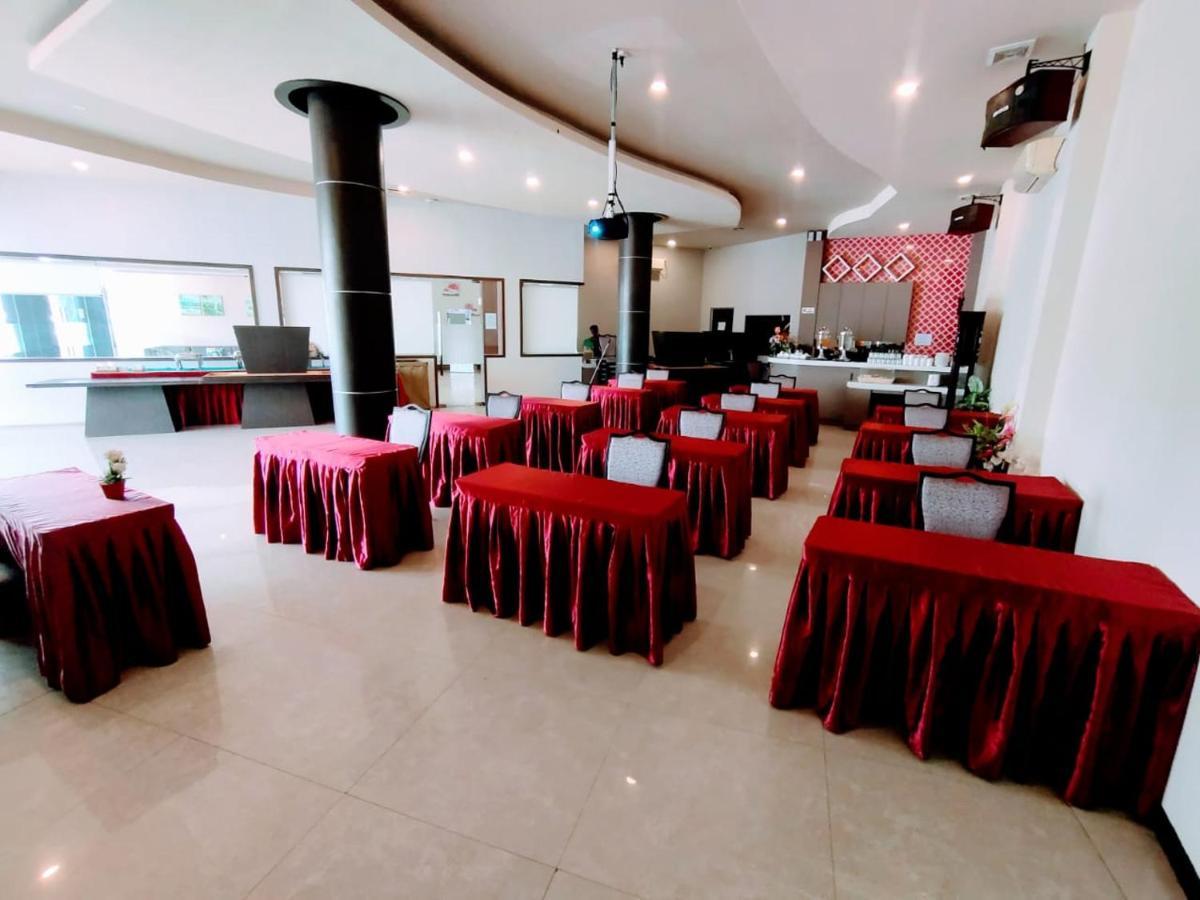 Os Hotel Tanjung Uncang Sagulung Zewnętrze zdjęcie