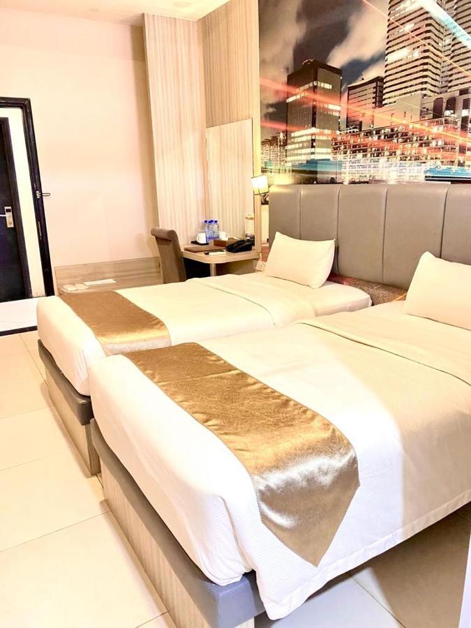 Os Hotel Tanjung Uncang Sagulung Zewnętrze zdjęcie