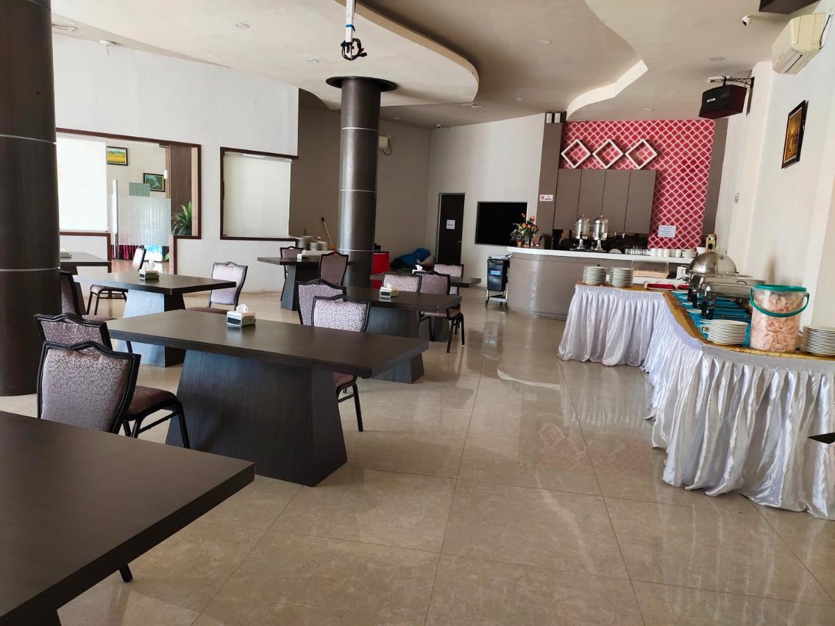 Os Hotel Tanjung Uncang Sagulung Zewnętrze zdjęcie